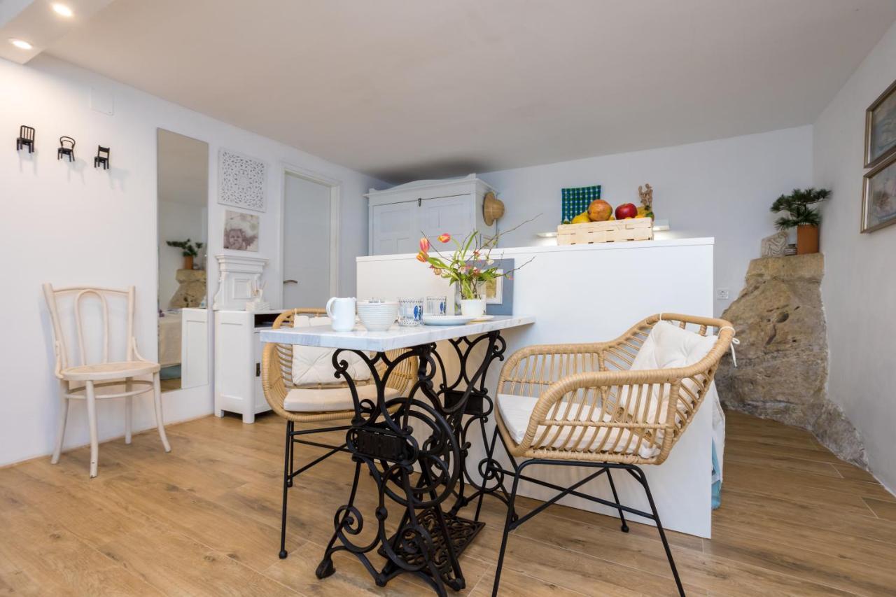 Charming Studio Apartment At House Rustica With Terrace And Nearby Parking Punat Dış mekan fotoğraf