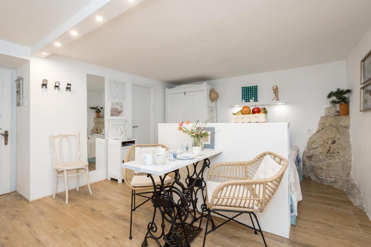 Charming Studio Apartment At House Rustica With Terrace And Nearby Parking Punat Dış mekan fotoğraf