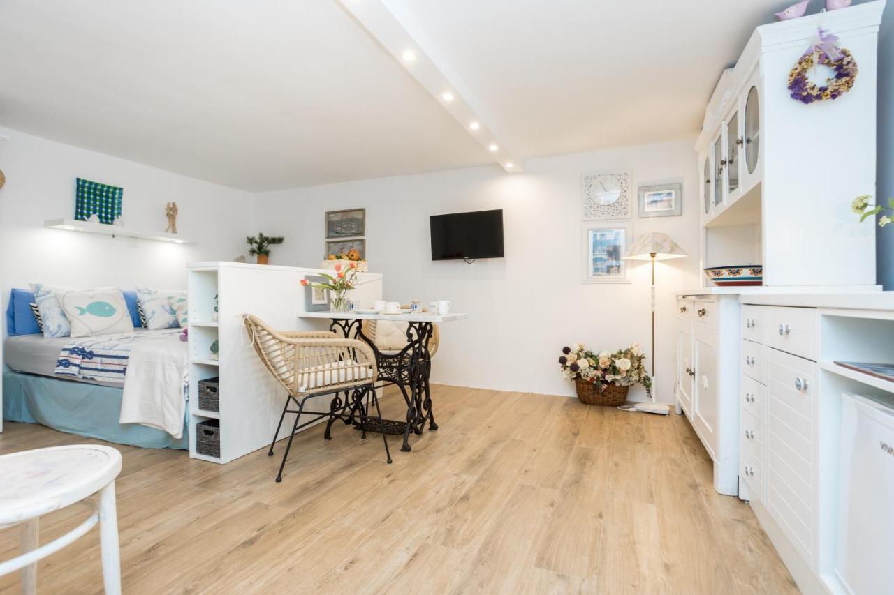 Charming Studio Apartment At House Rustica With Terrace And Nearby Parking Punat Dış mekan fotoğraf