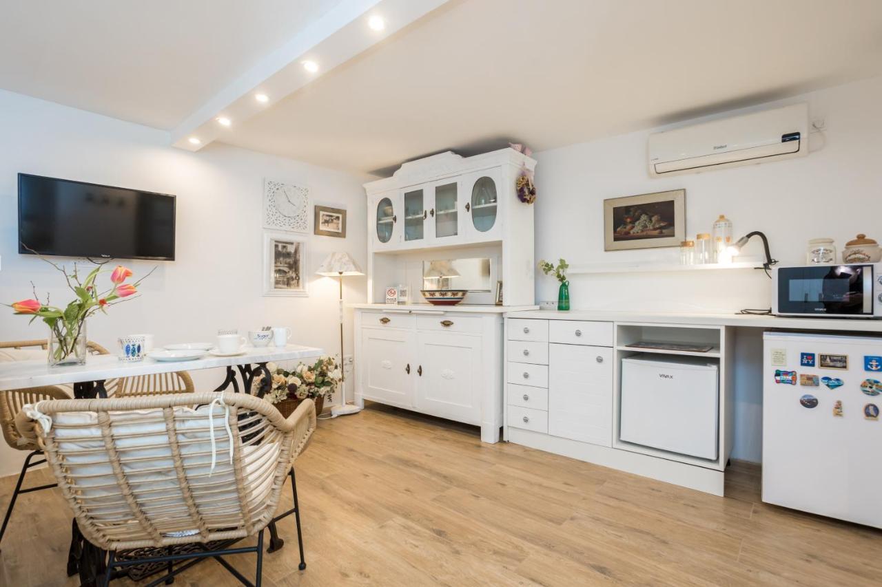 Charming Studio Apartment At House Rustica With Terrace And Nearby Parking Punat Dış mekan fotoğraf