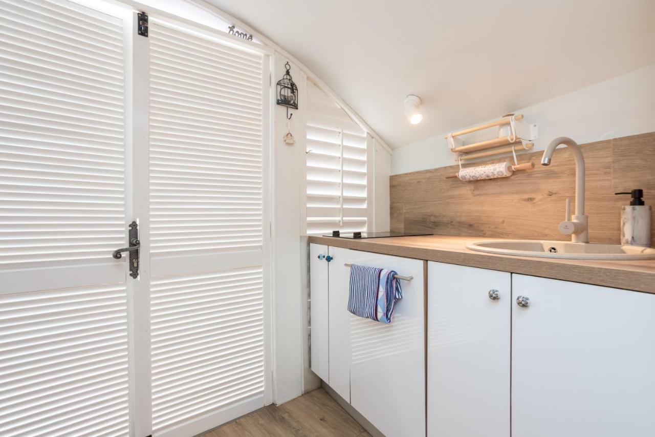 Charming Studio Apartment At House Rustica With Terrace And Nearby Parking Punat Dış mekan fotoğraf