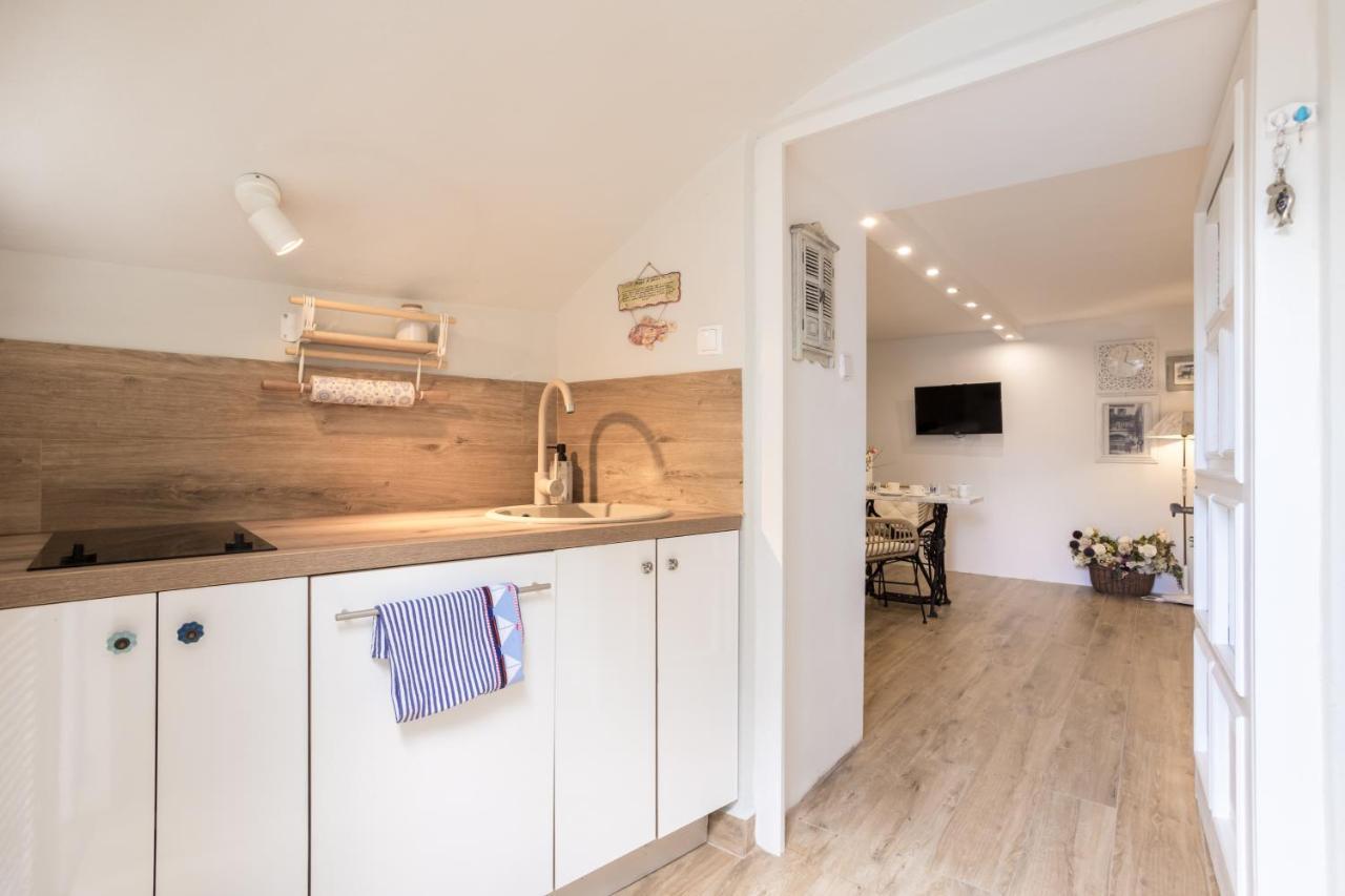 Charming Studio Apartment At House Rustica With Terrace And Nearby Parking Punat Dış mekan fotoğraf