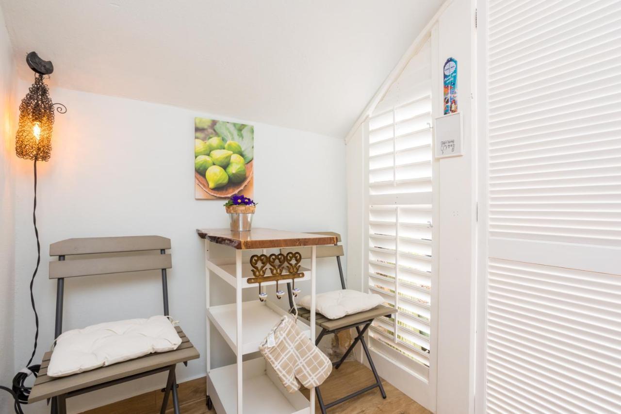 Charming Studio Apartment At House Rustica With Terrace And Nearby Parking Punat Dış mekan fotoğraf