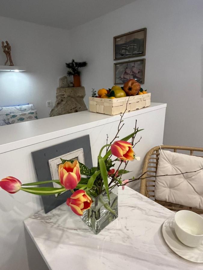 Charming Studio Apartment At House Rustica With Terrace And Nearby Parking Punat Dış mekan fotoğraf