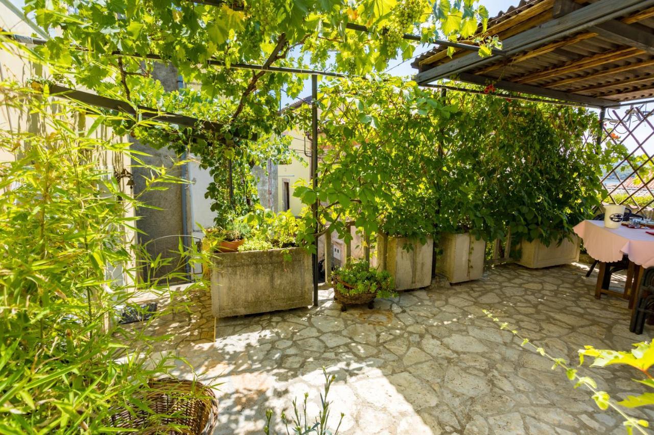 Charming Studio Apartment At House Rustica With Terrace And Nearby Parking Punat Dış mekan fotoğraf
