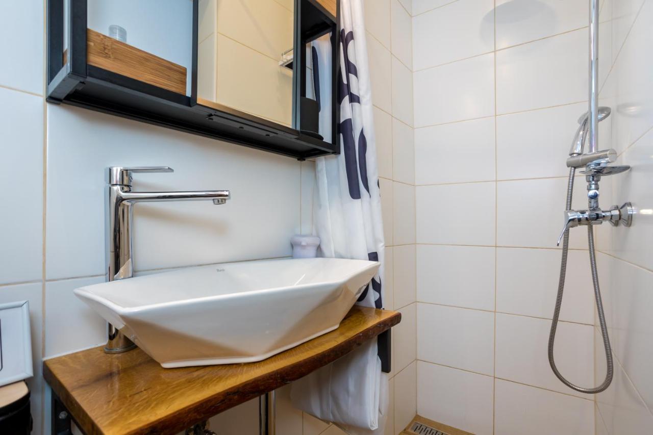 Charming Studio Apartment At House Rustica With Terrace And Nearby Parking Punat Dış mekan fotoğraf
