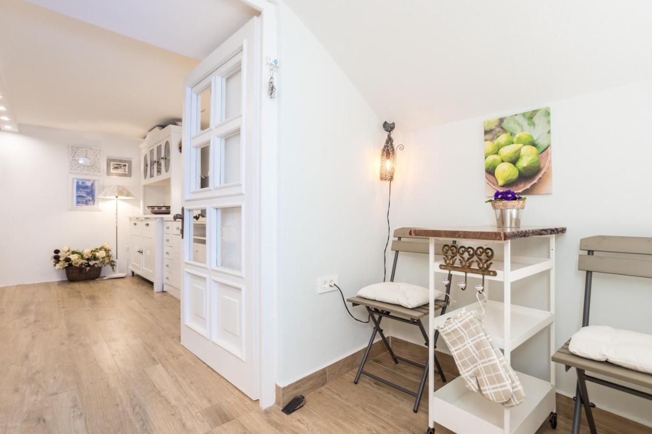 Charming Studio Apartment At House Rustica With Terrace And Nearby Parking Punat Dış mekan fotoğraf