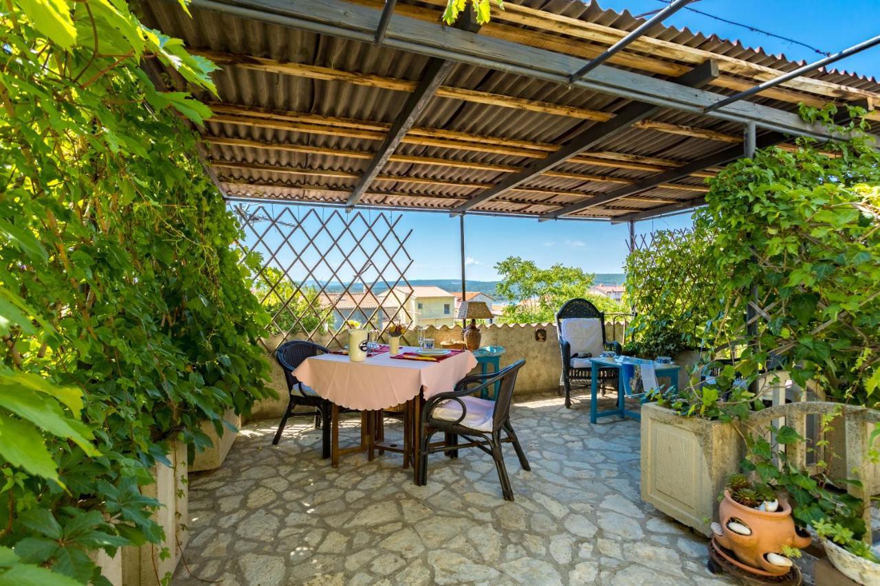 Charming Studio Apartment At House Rustica With Terrace And Nearby Parking Punat Dış mekan fotoğraf