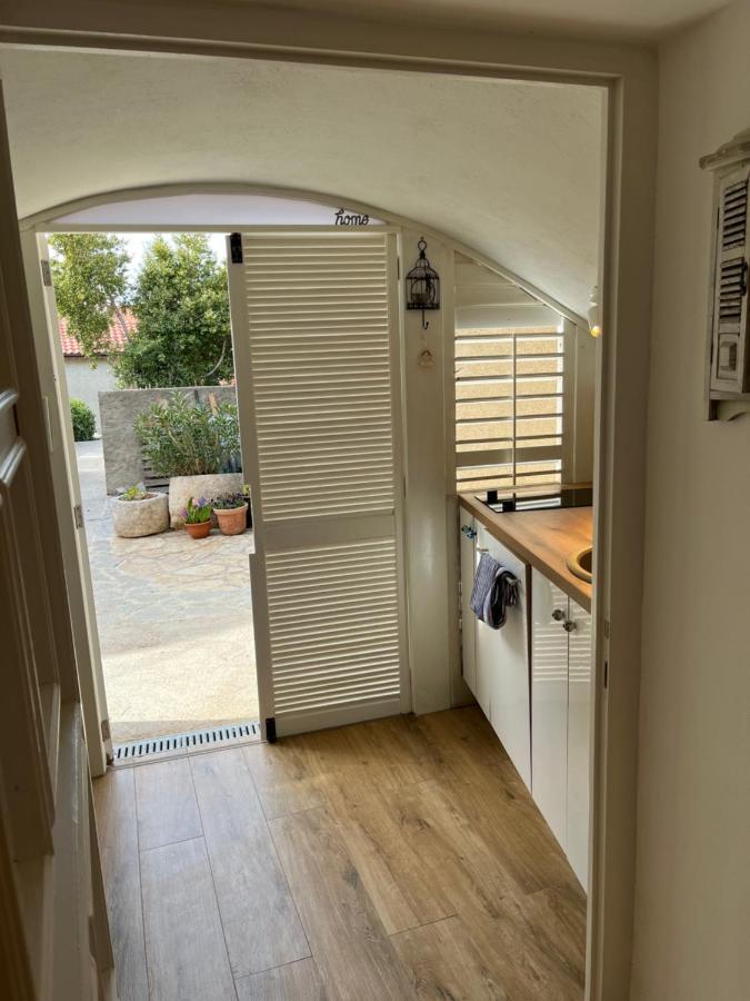 Charming Studio Apartment At House Rustica With Terrace And Nearby Parking Punat Dış mekan fotoğraf